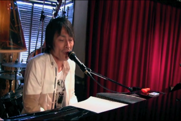 こちら側からの映像は4:3っぽいアスペクト比