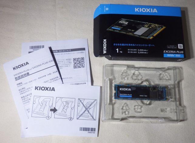 内容物的には本体と説明種類。固定ネジなどは同梱されない。