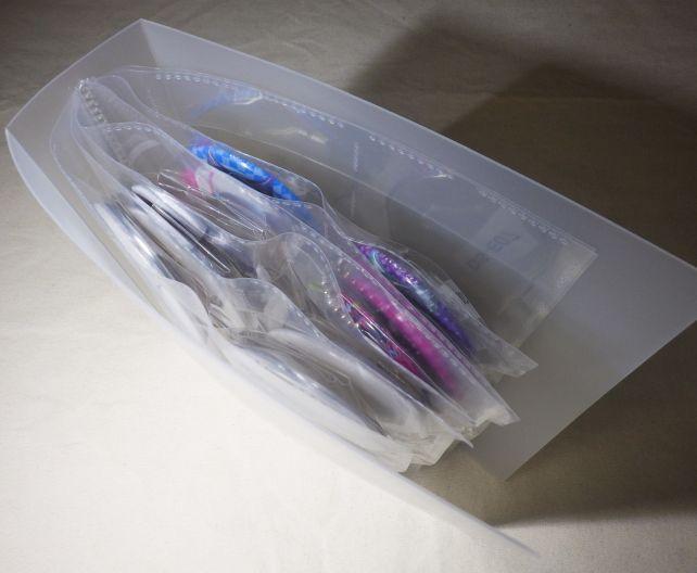 ブックタイプなので、壁一面に貼り付け展示するタイプよりは収納場所を選ばない