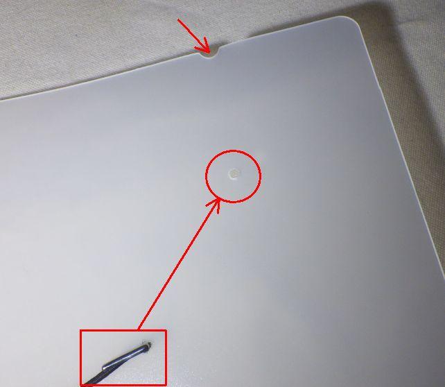 このストッパー▢をホール○に通す。上の凹はゴムをかける位置。