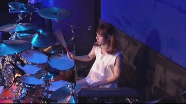 奏ちゃんのドラムソロは一部2画面別アングルだった