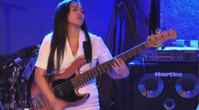 ジュナのソロはスラップヴァリヴァリ