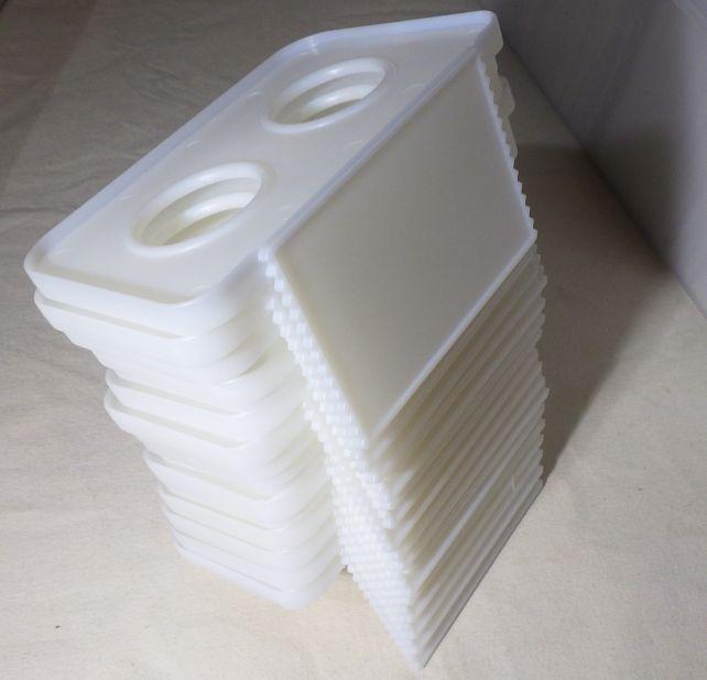 ただストッカーに満載してストッパーを撮っておく際には、単なるL字型の伊勢籐はラク