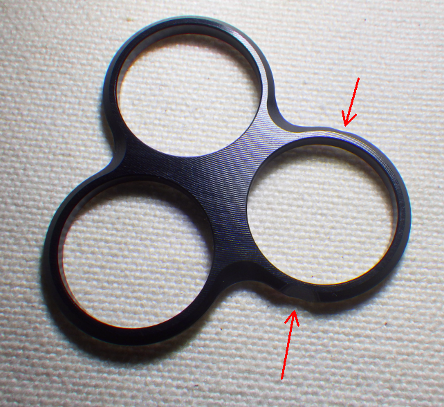 ここにとに干渉しないようにザグリがある