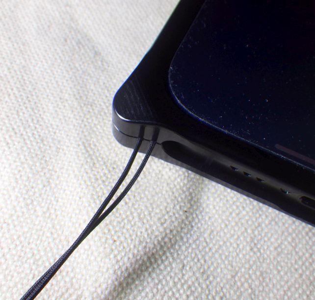 挟んで固定(溝にしっかり入っていたら、きちんと閉じる)