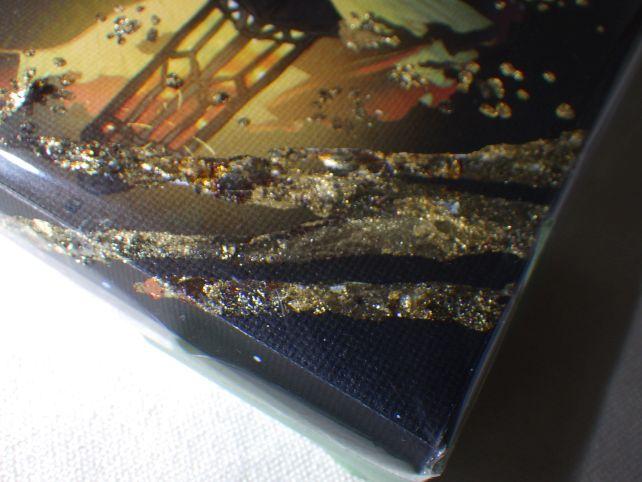 帯?の部分は動きも感じられる