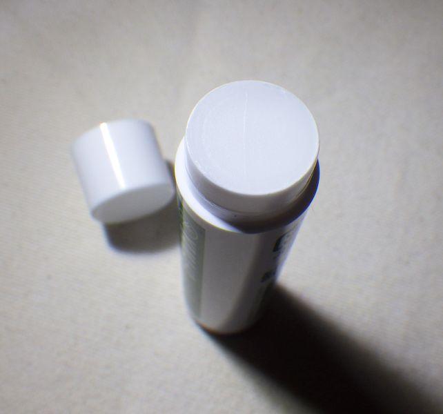 (特に夏場は)かなり柔らかく、薄く塗ればよいので、たくさん出さないこと!