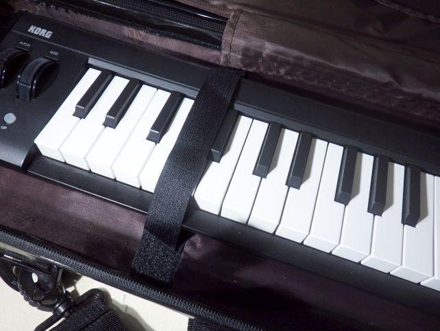 一応ロッド固定用のマジックテープで固定モできるが、鍵盤に負荷かかりそう。