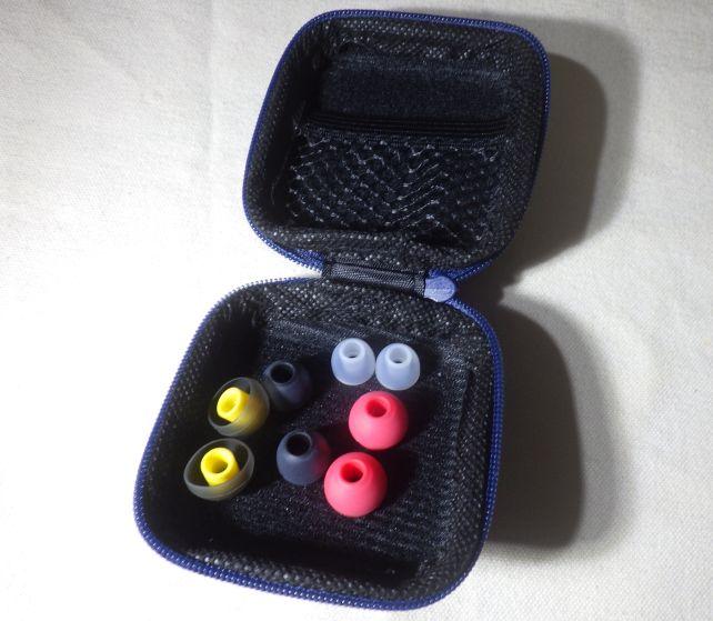 試聴用に自分の耳に合ったイヤピを複数持ち歩くには便利
