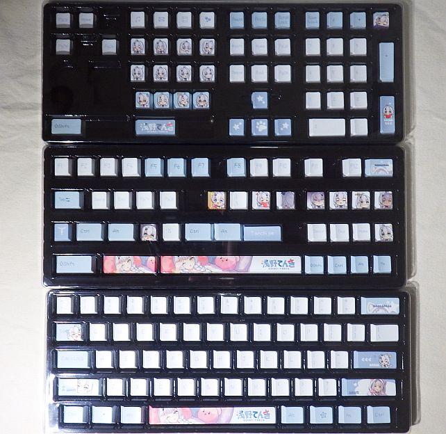 3段にわかれてぎっしり替えキートップが入っている。