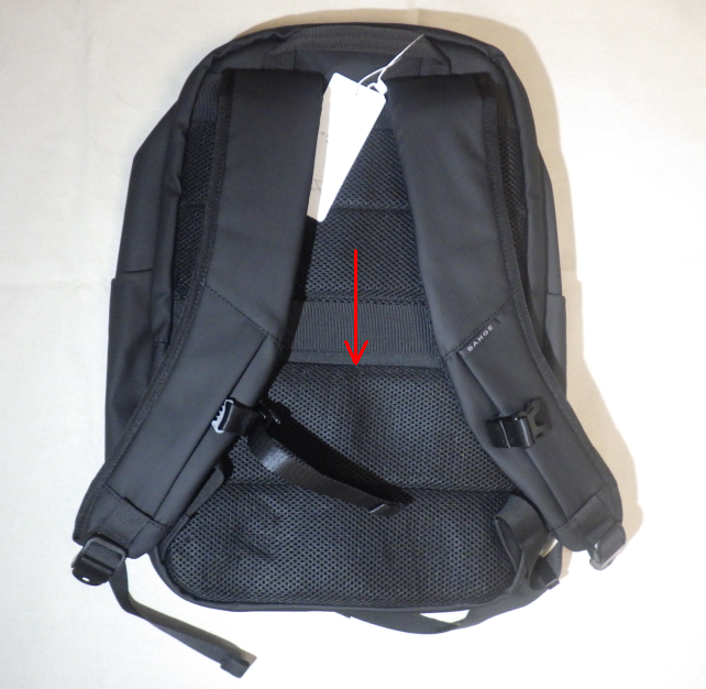 わかりづらいが、ここ(↓部)に隠しポケットがある。