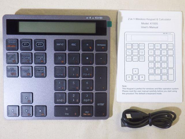 内容物は本体と6カ国語説明書、充電用USBケーブル