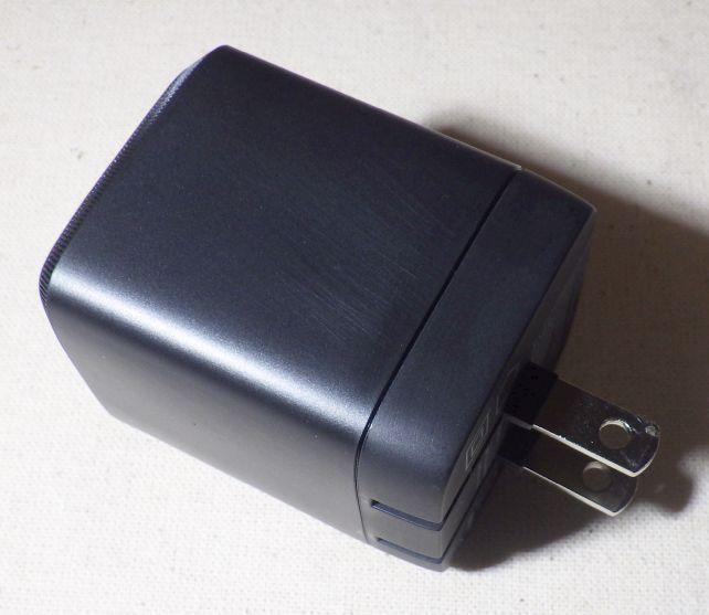 コンセント端子は折りたたみ式。