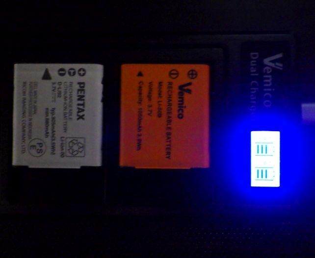 この液晶が便利な充電器、今までの手持ちのモノも充電できるのだが...