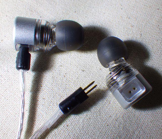 ケーブルは脱着式(0.78mm 2Pin)