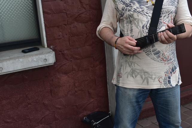 ストラップは必須!