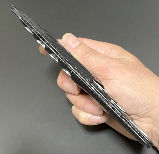 表と裏とはカードを入れる方向が違う