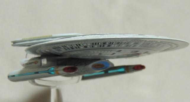 円盤部直下に第二船体が付く。ドーサルネックは廃止。