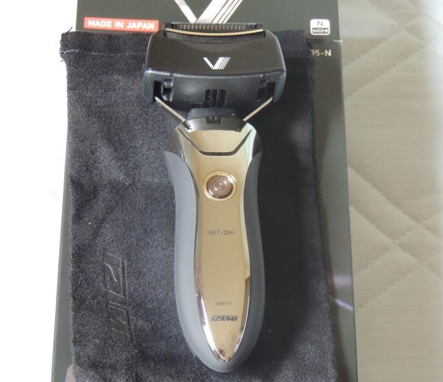 製品外観。プラスチッキーではあるが、安っぽい印象はない。