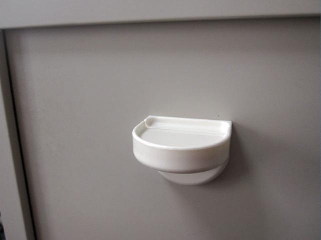 スチール棚に張り付けてみました