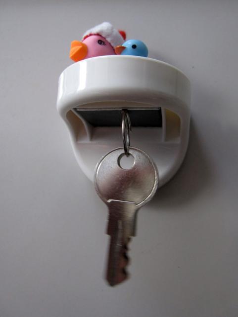 下部にこうやって鍵が付けられます