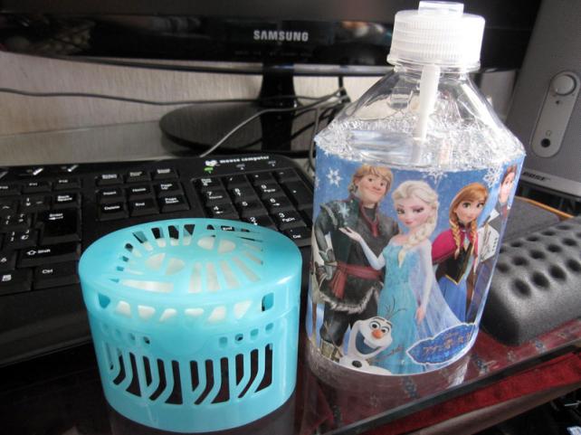 キャップの上のシールと うちブタを開けて