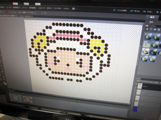 私はデザインを考えつつ…