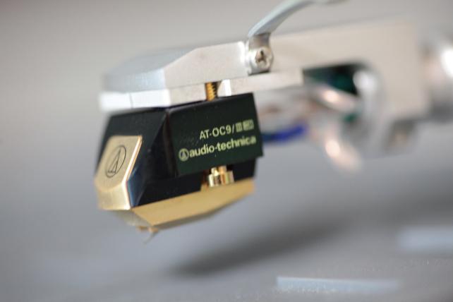 EOS 5D MarkII (ISO=3200, F2.8, 1/25)