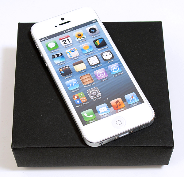 iPhne5を箱の上に置いてみた
