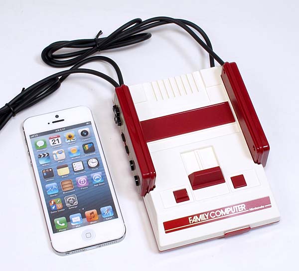 iPhone5sとの比較です。小ささが良くわかると思います。