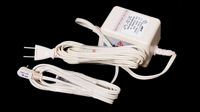 電源アダプター