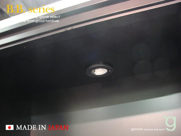 天板にライトがあります