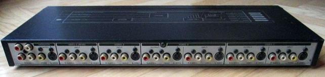 背面。もちろん背面も全端子金メッキ。