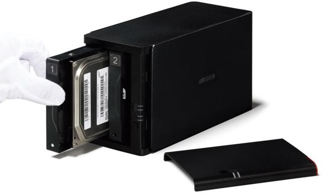 デザインもシンプルでHDDも前面から交換が容易です。