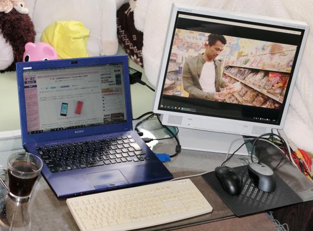 今は仕事用のノートPCを繋いで、Windows10なのでストアアプリが動くのでテレキングプレイをインストールしてTVとして使用もできる。こんな使い方もありかも。