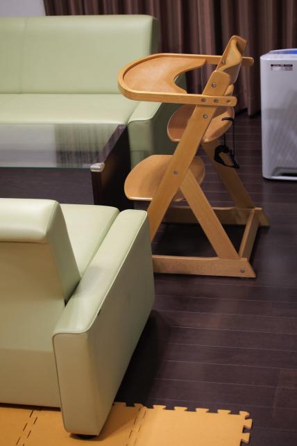 これまでは、幼児用の椅子で食事しておりました。