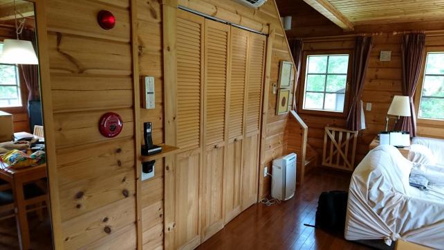 ソファーとテレビ