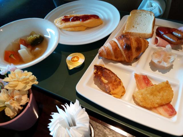 ホテルの朝食ビュッフェ