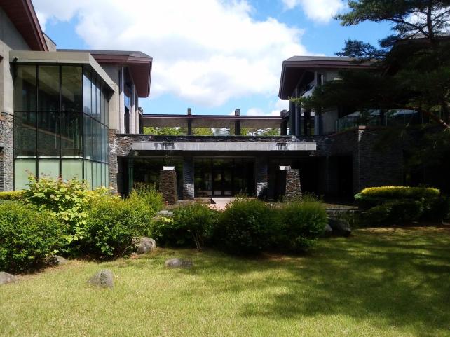 水が流れている造りになっておりきれいです