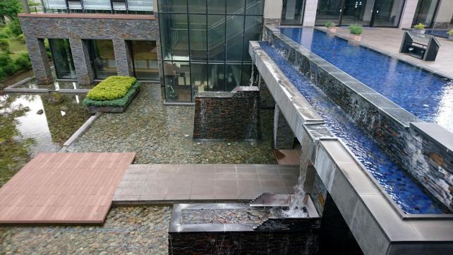 足湯は周りの風景を見ながらまったり入れます。