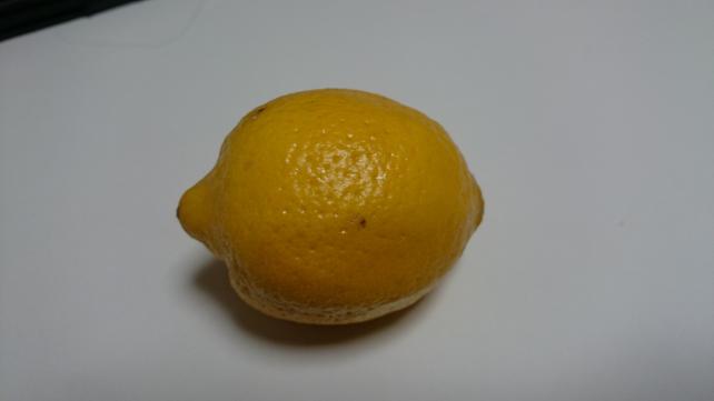 全体的に暗くなってしまったがくっきりとレモンが写ってる