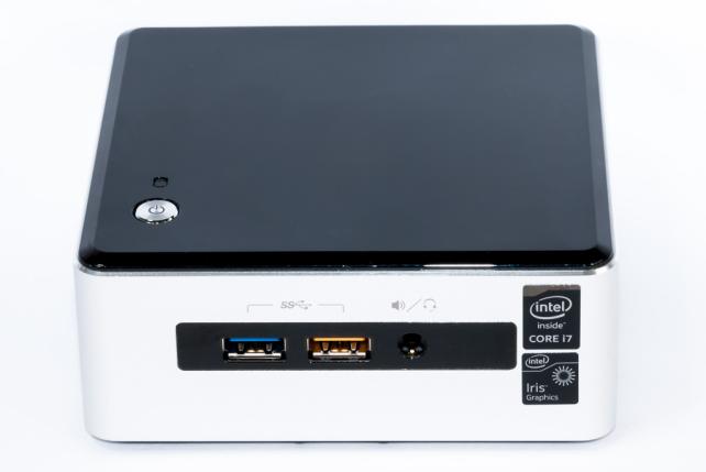 ロゴシールを貼ってNUCキット完成!