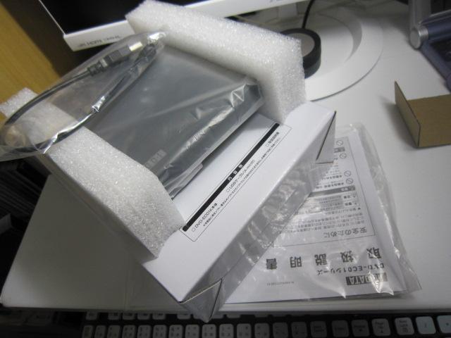 内容物 製品本体とUSBケーブル取扱い説明書