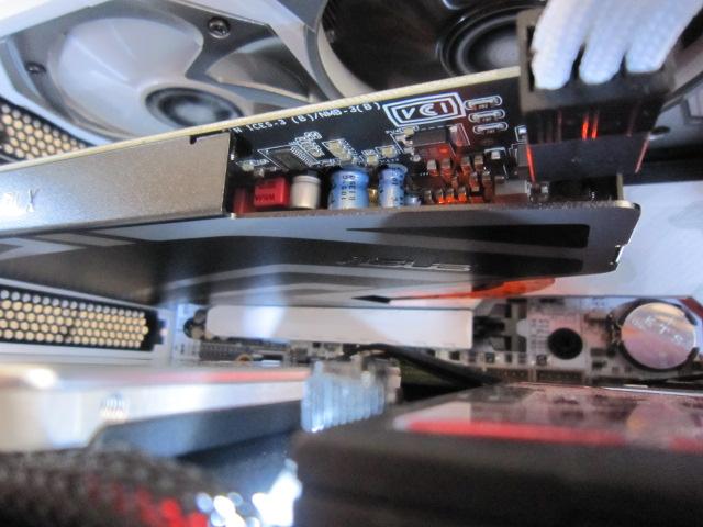 分かりにくいですが光っています