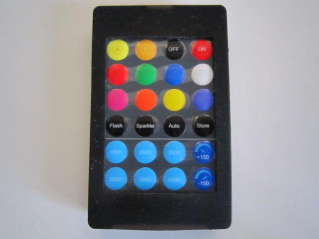 ラバー製のようなカバー 磁石でスチールに張り付いて超便利