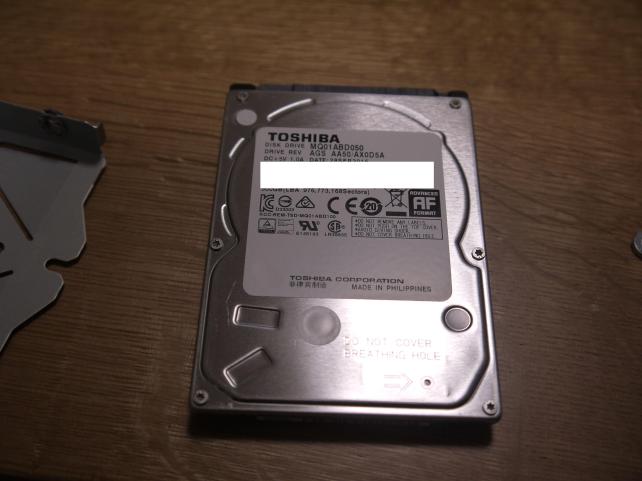 搭載されていたHDDは東芝製MQ01ABD050でした
