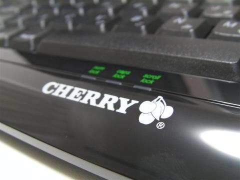 中央手前には、各Lock状態を示すLEDと「CHERRY」ロゴ
