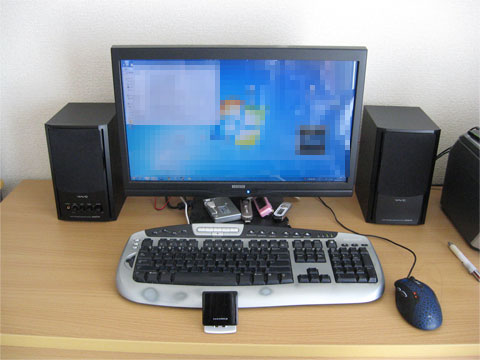 検証用PC達がこぞって消えて、さっぱりしたデスクトップに・・・。