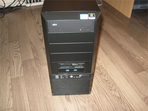 パソコン本体はこんな感じ