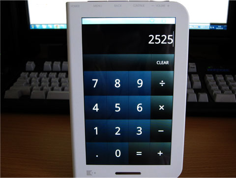 電卓。誤タッチもなく、快適動作。
